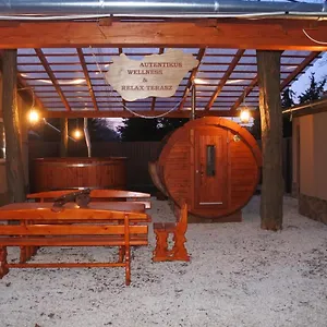 Tessedik Vendeghaz Apartament