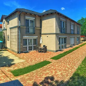 Iris Vendeghaz Apartament