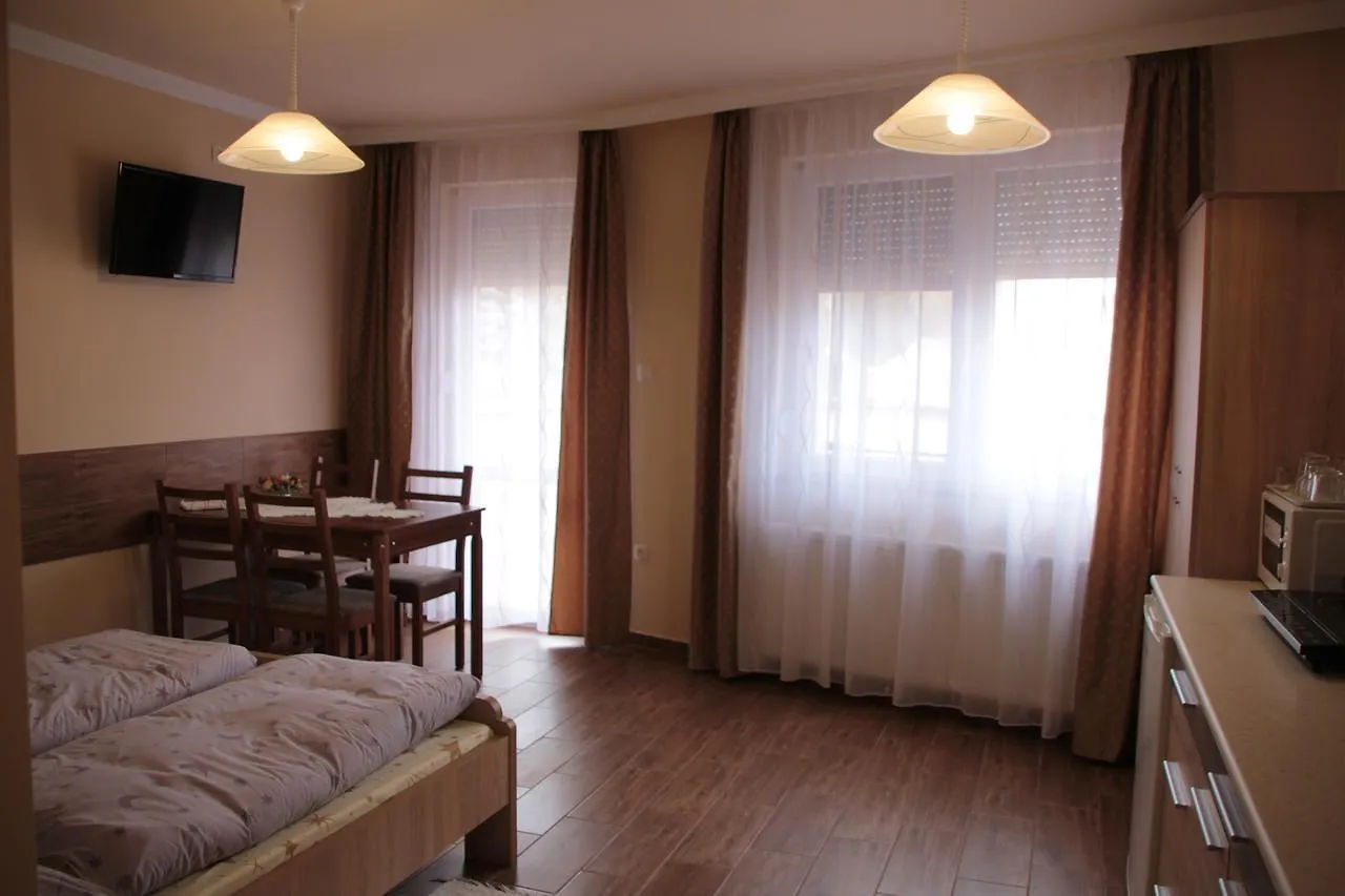 Imola Es Andrea Apartmanhaz 2 Hajduszoboszlo Hungary