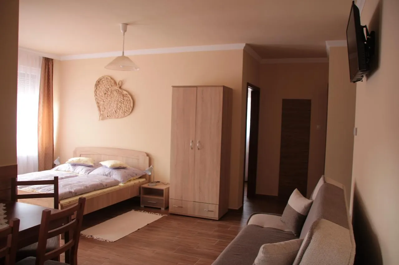 Imola és Andrea Apartmanház 2 Hajdúszoboszló Apartman